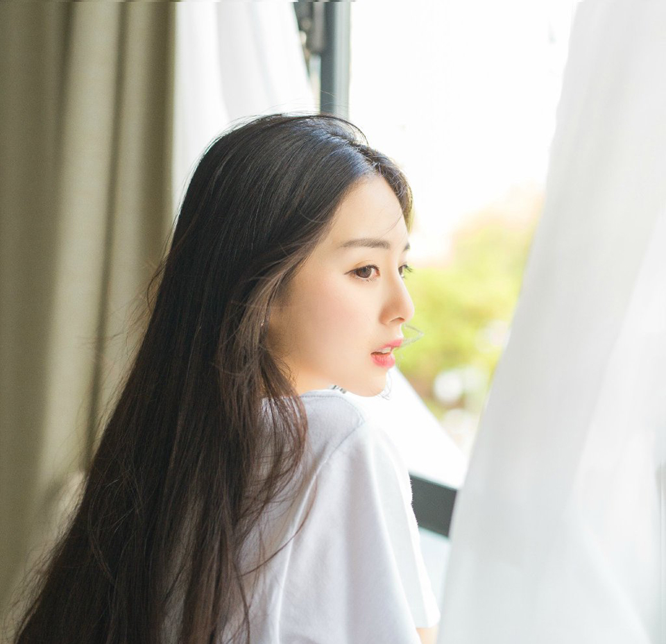 “周瑜怕是……已有死志。”贾诩对于周瑜的死倒是不怎么惊讶，看向吕布道：“孙权虽得周瑜之助得了江东之主的位置，但也因此，为周瑜自己埋下了祸根，他当时所展现出来的影响力太大了，大到只要他有这个想法，可以随时从孙权手中，将江东基业拿过来，这是为上位者最为忌惮的事情，孙策有那个魄力和足够的能力去驾驭周瑜，但孙权显然没有。”